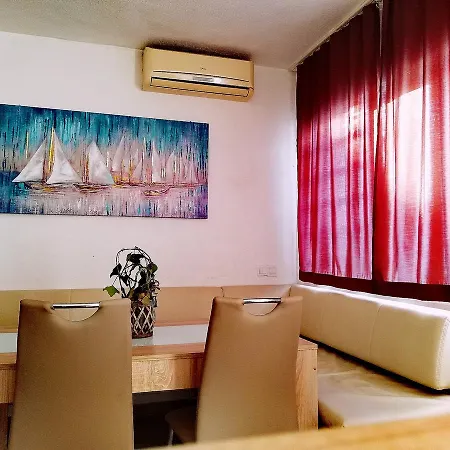 Apartman Tina 트로기르